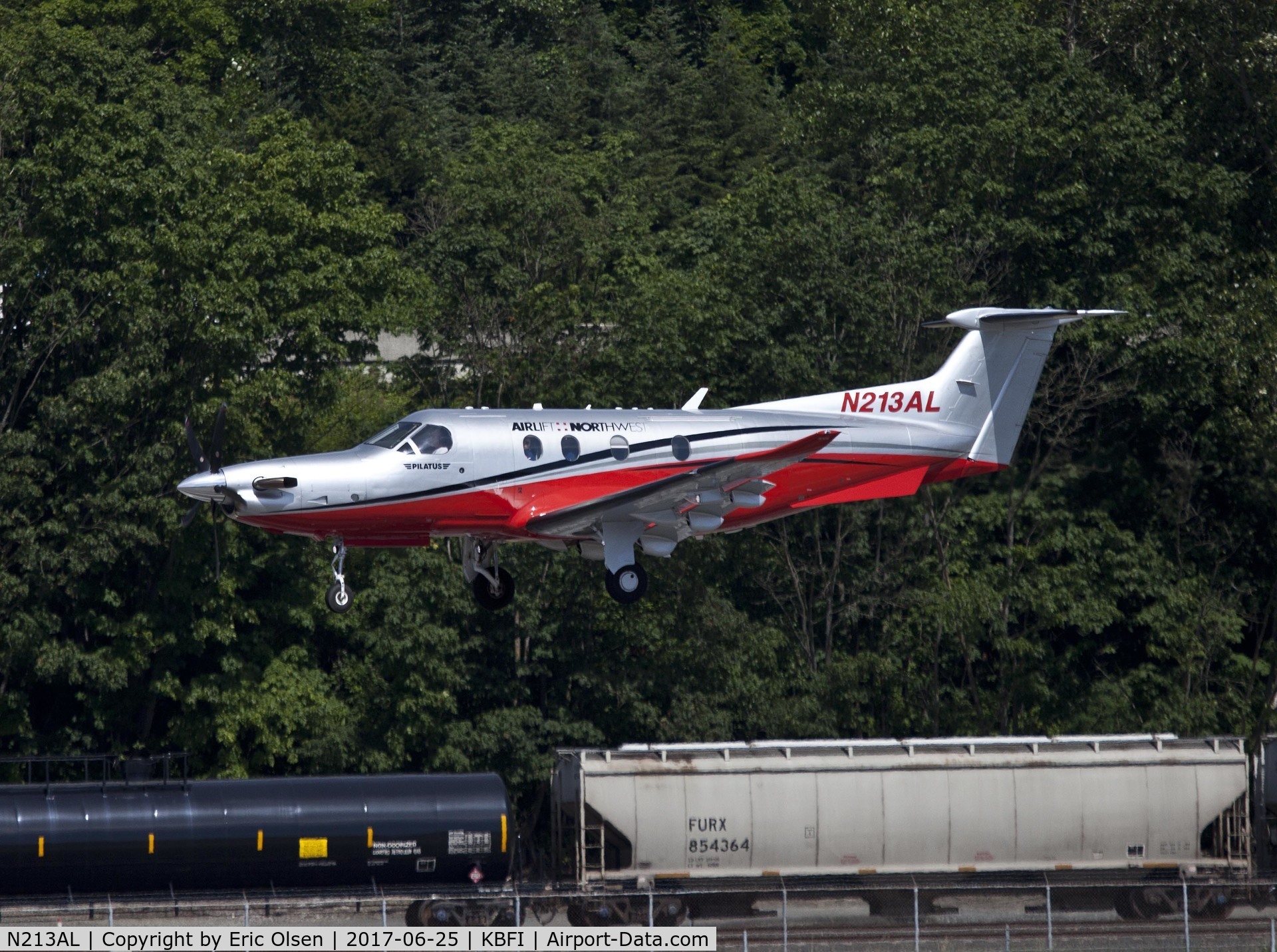 N213AL, 2016 Pilatus PC-12/47E C/N 1666, Pilatus with Airlift Northwest landing at KBFI