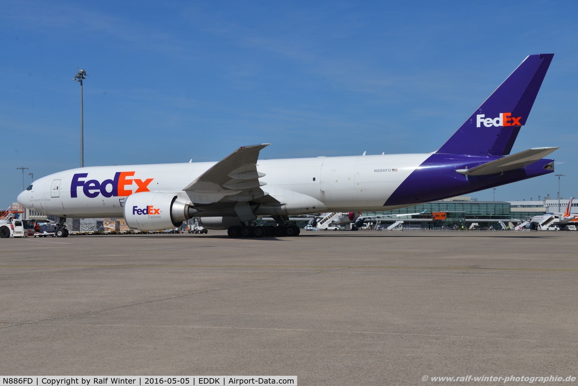 N886FD, 2012 Boeing 777-FS2 C/N 41065, Boeing 777-FS2 - FX FDX FedEx Federal Express 'Amara' - 41065 - N886FD - 05.05.2016 - CGN