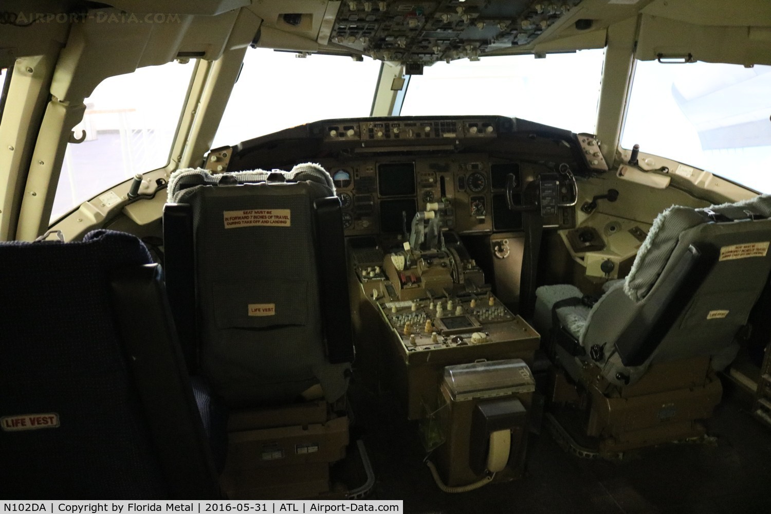 N102DA, 1982 Boeing 767-232 C/N 22214, Delta 767 cockpit