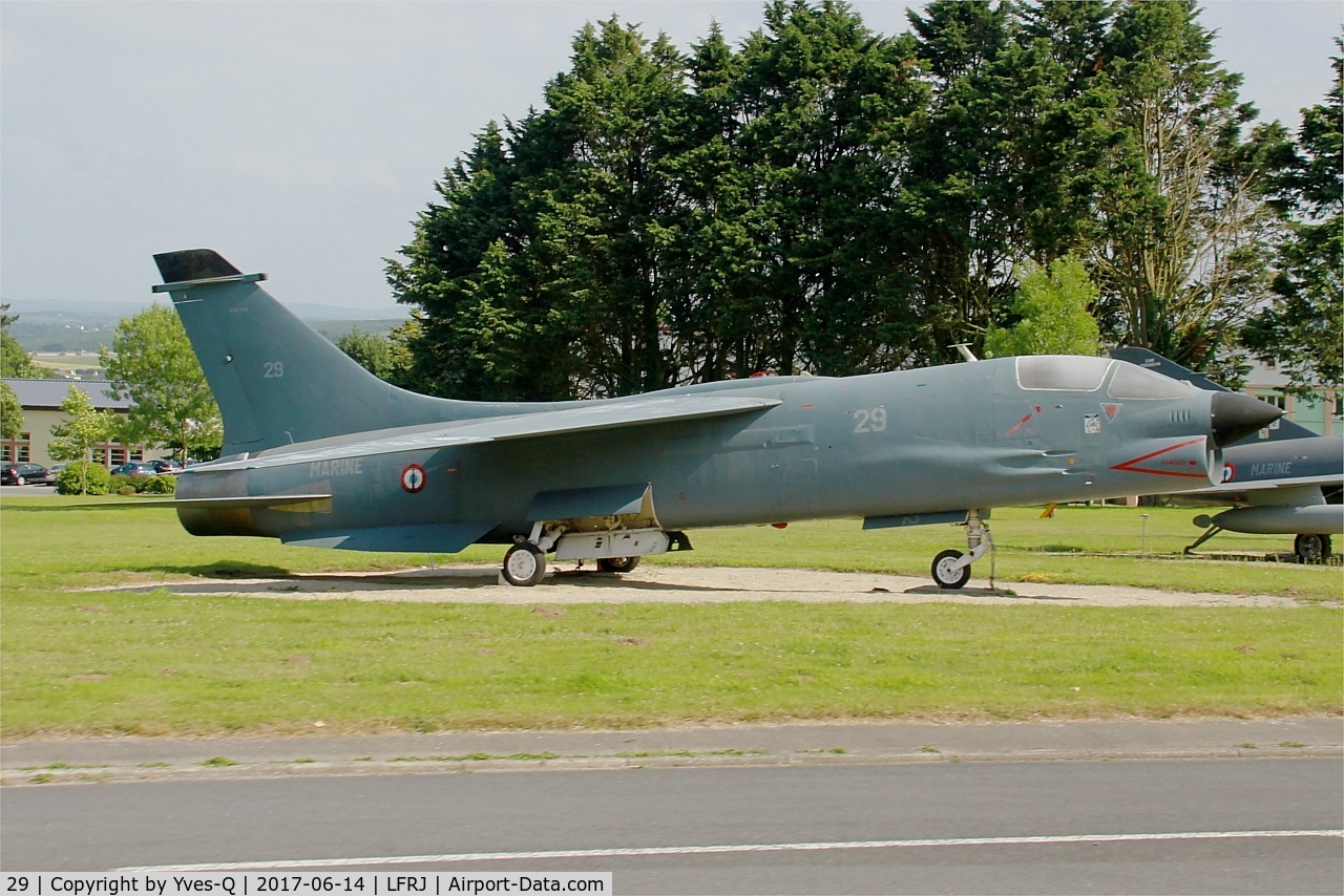 29, Vought F-8E(FN) Crusader C/N 1246, Vought F-8E(FN) Crusader, Preserved at Landivisiau Naval Air Base (LFRJ)