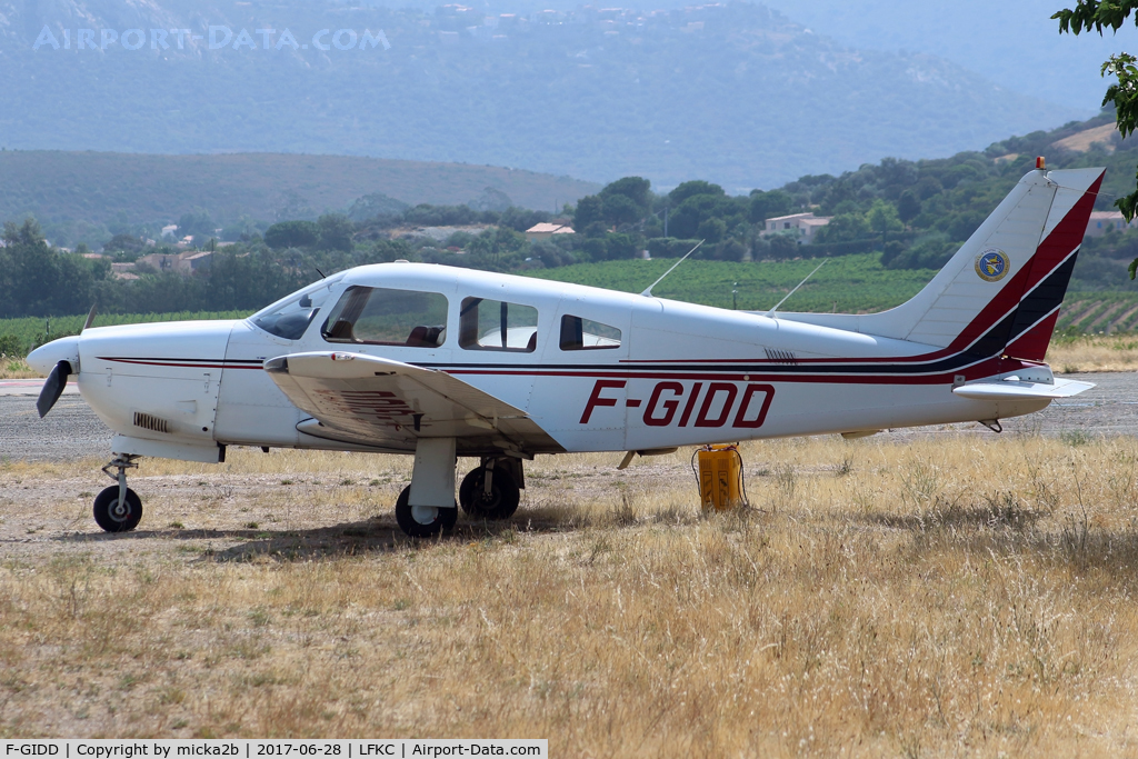 F-GIDD, Piper PA-28R-201 Cherokee Arrow III C/N 28-37060, Parked