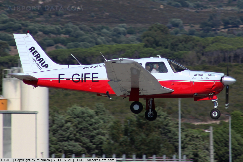 F-GIFE, Piper PA-28R-201 Cherokee Arrow III C/N 28R-7837128, Landing