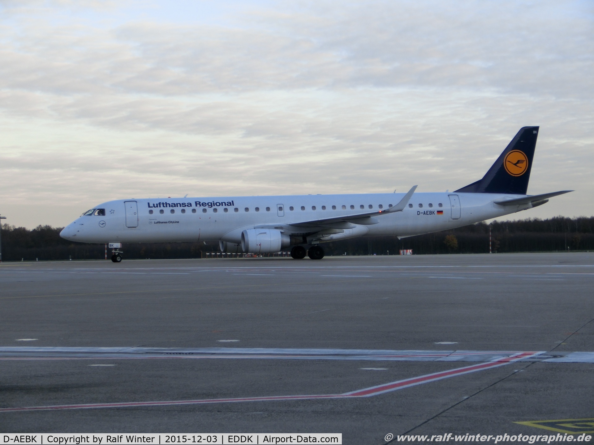 D-AEBK, 2011 Embraer 195LR (ERJ-190-200LR) C/N 19000500, Embraer ERJ-195LR 190-200LR - CL CLH Lufthansa Cityline - 19000500 - D-AEBK - 03.12.2015 - CGN