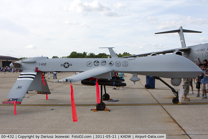 00-432, General Atomics MQ-1 Predator Predator C/N 00-432, MQ-1B Predator mock-up 00-432