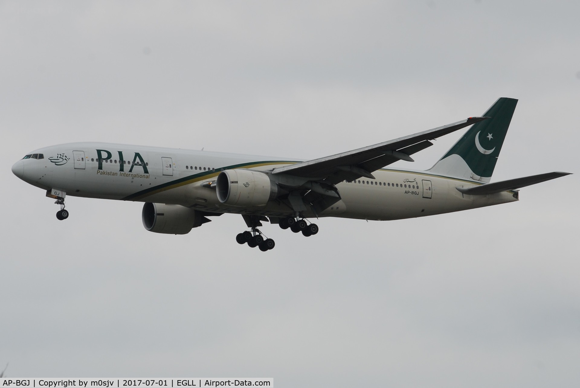 AP-BGJ, 2003 Boeing 777-240/ER C/N 33775, Landing at EGLL 27R