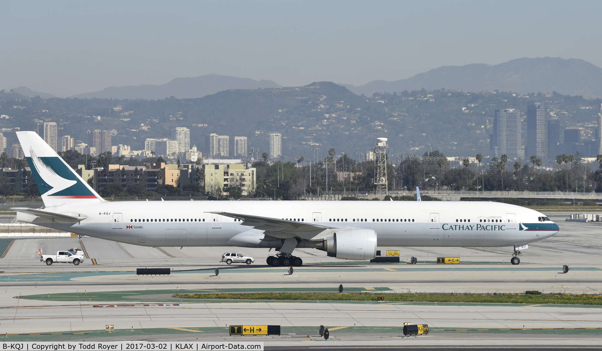 B-KQJ, 2013 Boeing 777-367/ER C/N 41760, Taxiing to gate at LAX