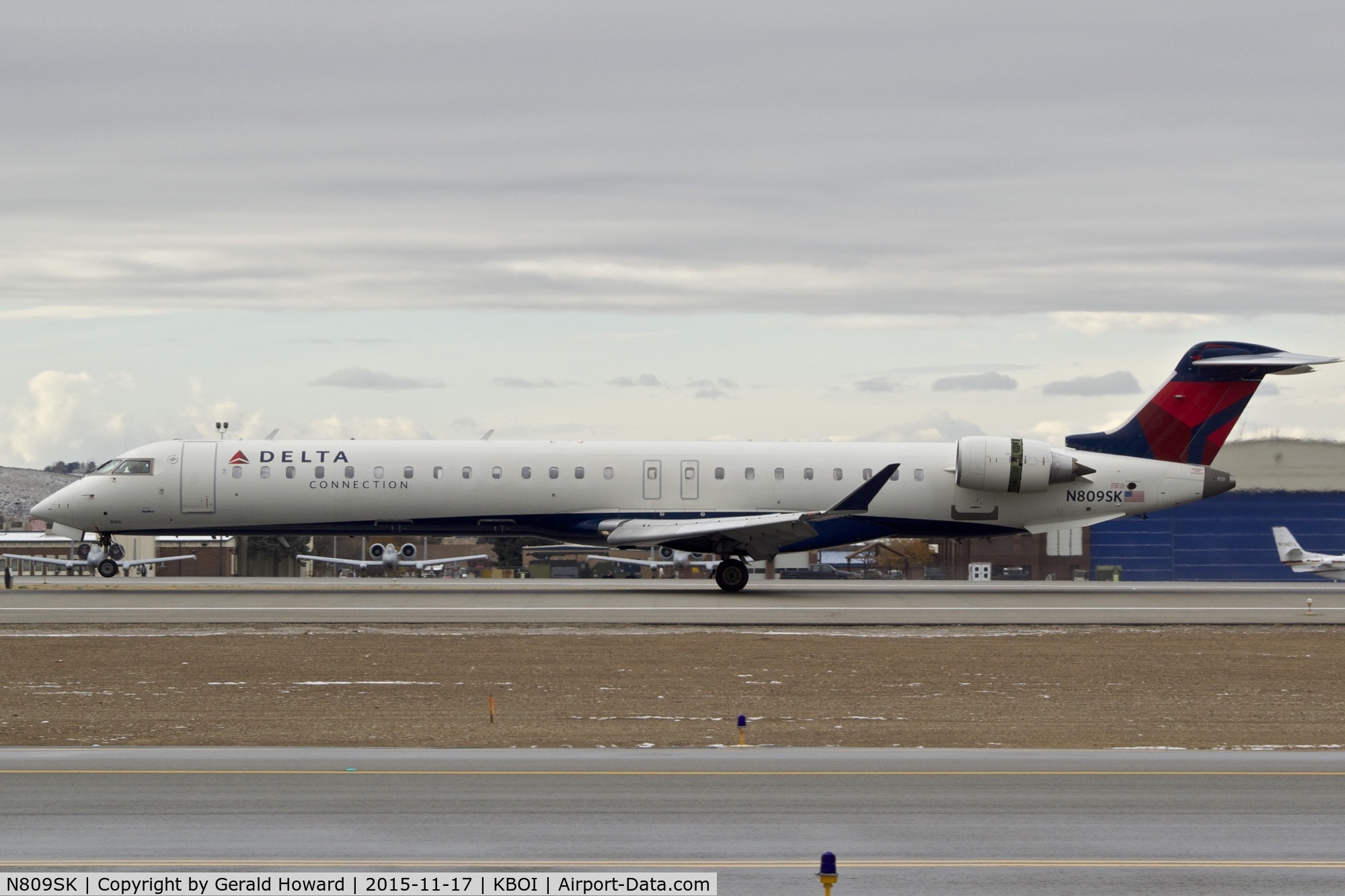 N809SK, 2006 Bombardier CRJ-900ER (CL-600-2D24) C/N 15086, Landing roll out on RWY 10L.