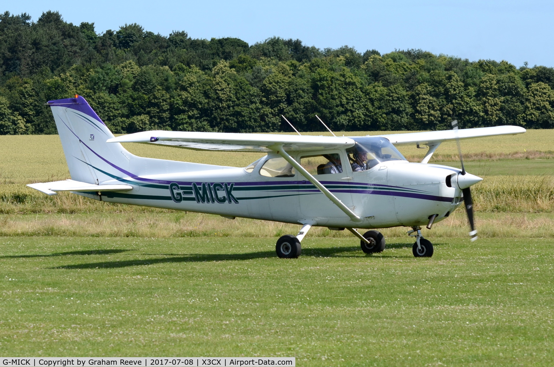 G-MICK, 1977 Reims F172N Skyhawk C/N 1592, Just landed at Northrepps.
