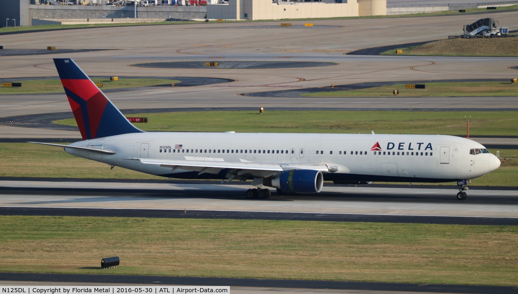 N125DL, 1988 Boeing 767-332 C/N 24075, Delta