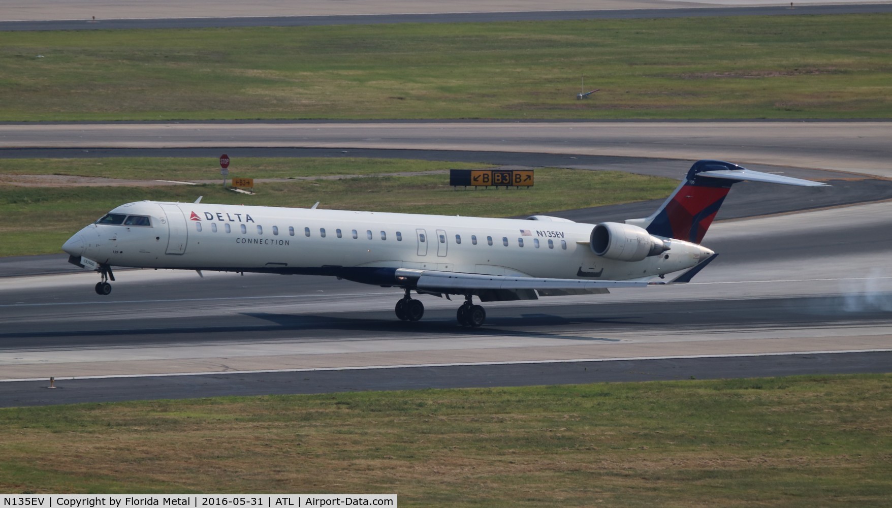 N135EV, 2009 Bombardier CRJ-900ER (CL-600-2D24) C/N 15225, Delta Connection