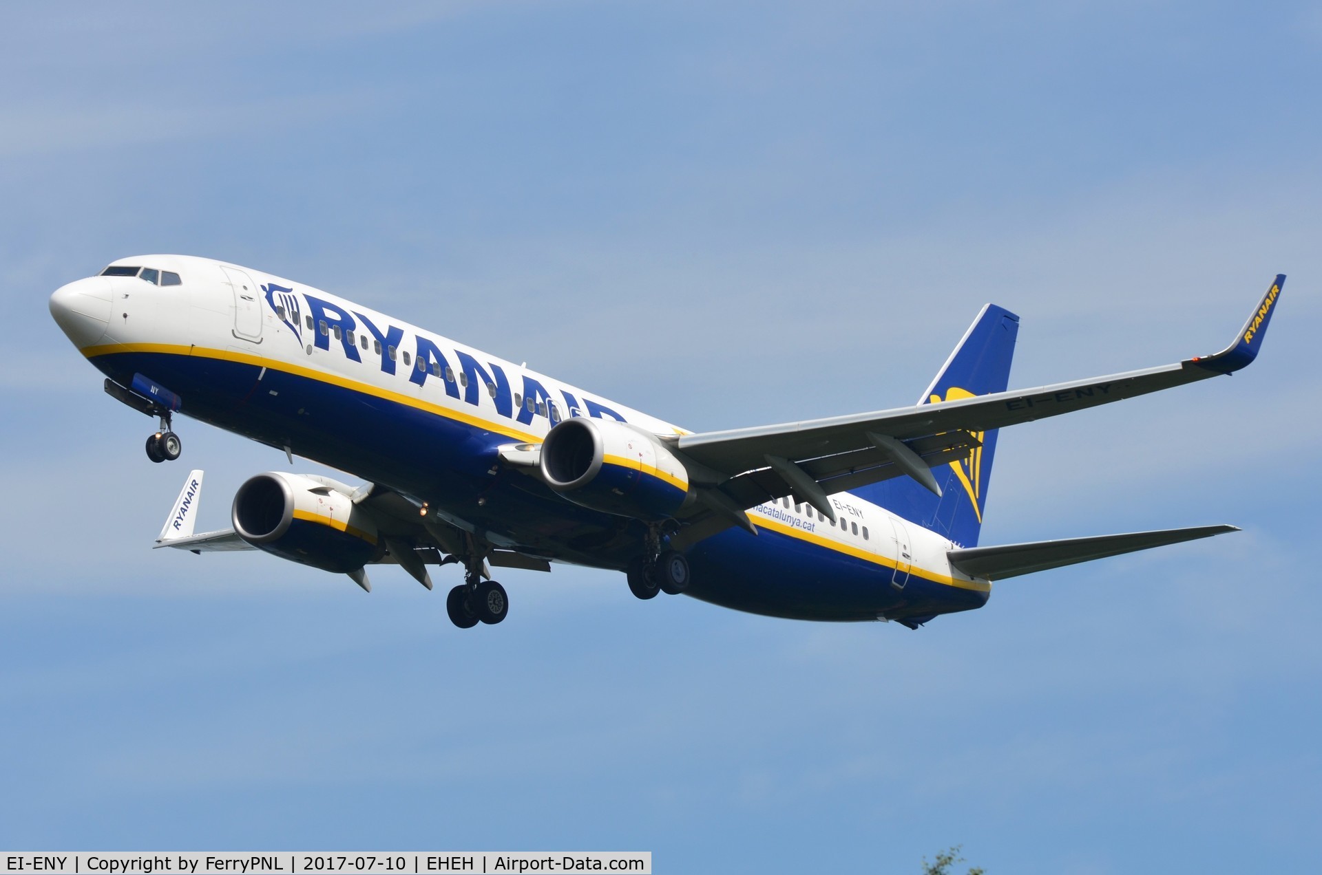 EI-ENY, 2011 Boeing 737-8AS C/N 35042, Ryanair B738 coming in to land over the canal.