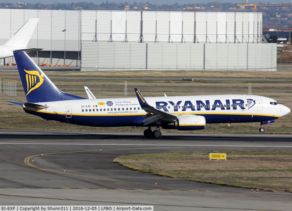 EI-EXF, 2012 Boeing 737-8AS C/N 40322, Landing rwy 14R with additional 'Costa Brava / Pirineu de Girona' patch