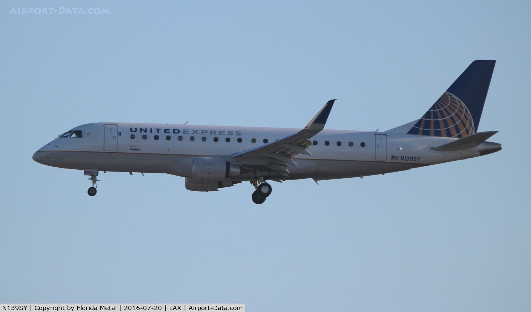 N139SY, 2015 Embraer 175LR (ERJ-170-200LR) C/N 17000468, United Express