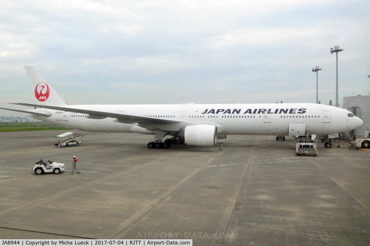 JA8944, 1999 Boeing 777-346 C/N 28396, At Haneda