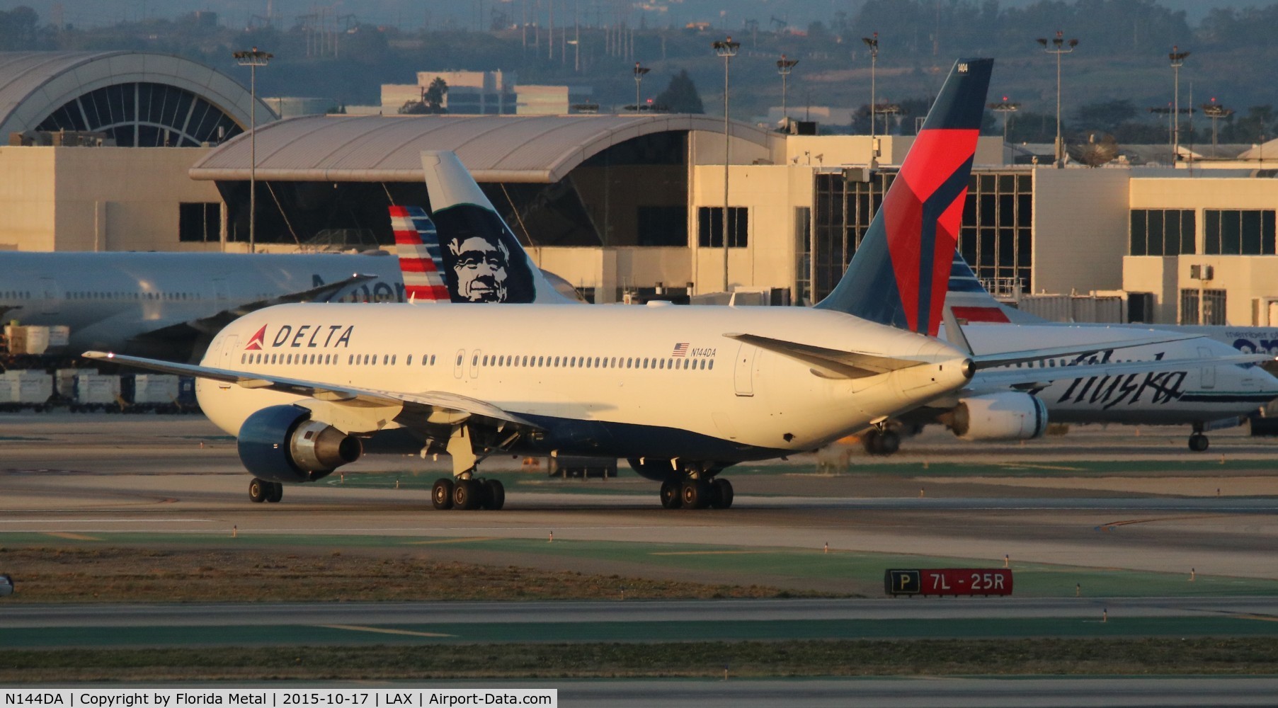 N144DA, 1999 Boeing 767-332 C/N 27584, Delta