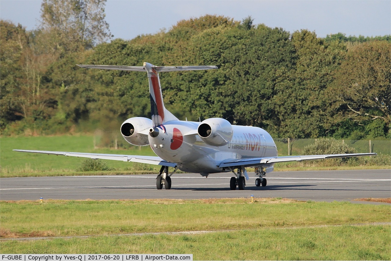 F-GUBE, 2002 Embraer ERJ-145LR (EMB-145LR) C/N 145668, Embraer ERJ-145LR, Lining up rwy 25L, Brest-Bretagne airport (LFRB-BES)