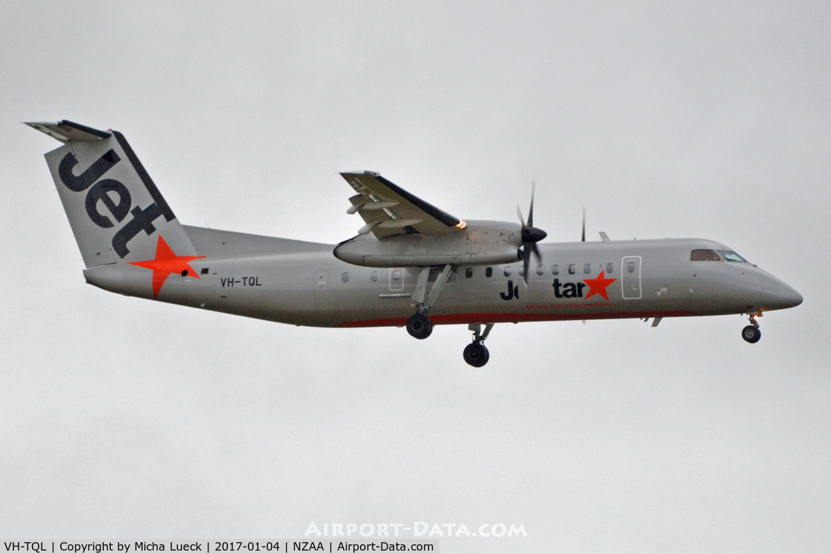 VH-TQL, 2004 De Havilland Canada DHC-8-315Q Dash 8 C/N 603, At Auckland
