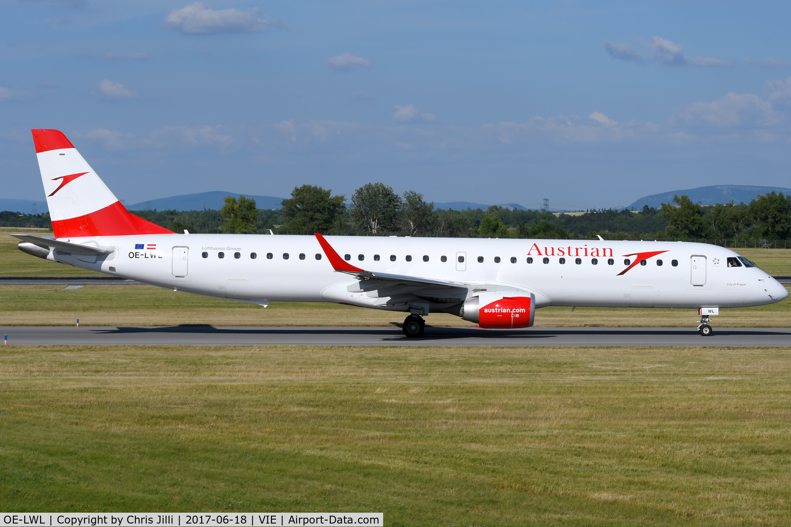 OE-LWL, 2012 Embraer 195LR (ERJ-190-200LR) C/N 19000532, Austrian Airlines
