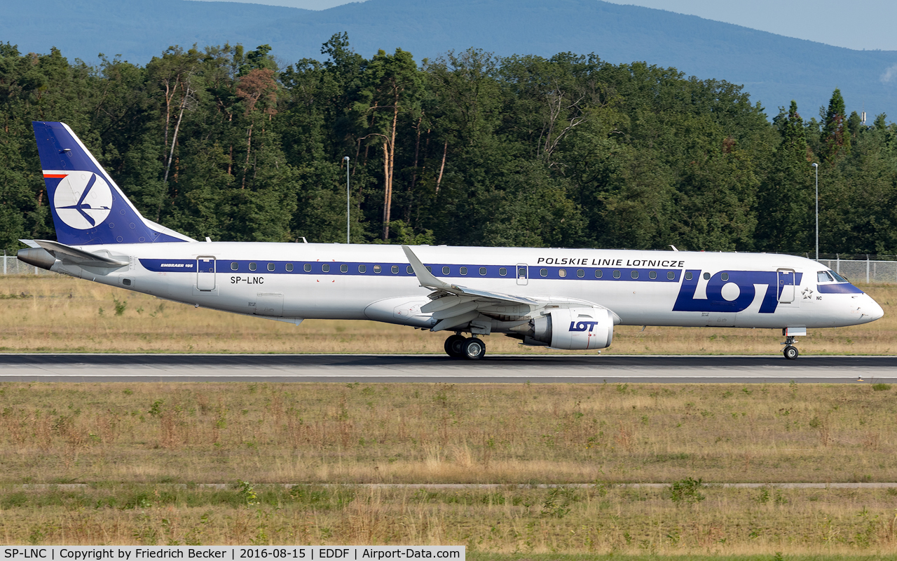 SP-LNC, 2011 Embraer 195LR (ERJ-190-200LR) C/N 19000462, decellerating after touchdown on RW07L