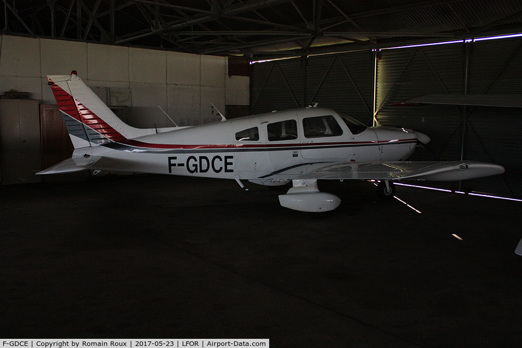 F-GDCE, Piper PA-28-181 Archer C/N 287890538, Parked