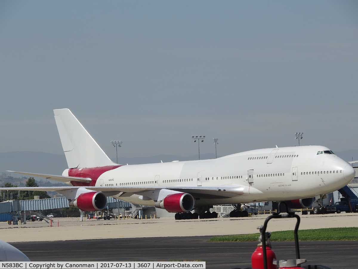 N583BC, 2003 Boeing 747-41R C/N 32746, Parked