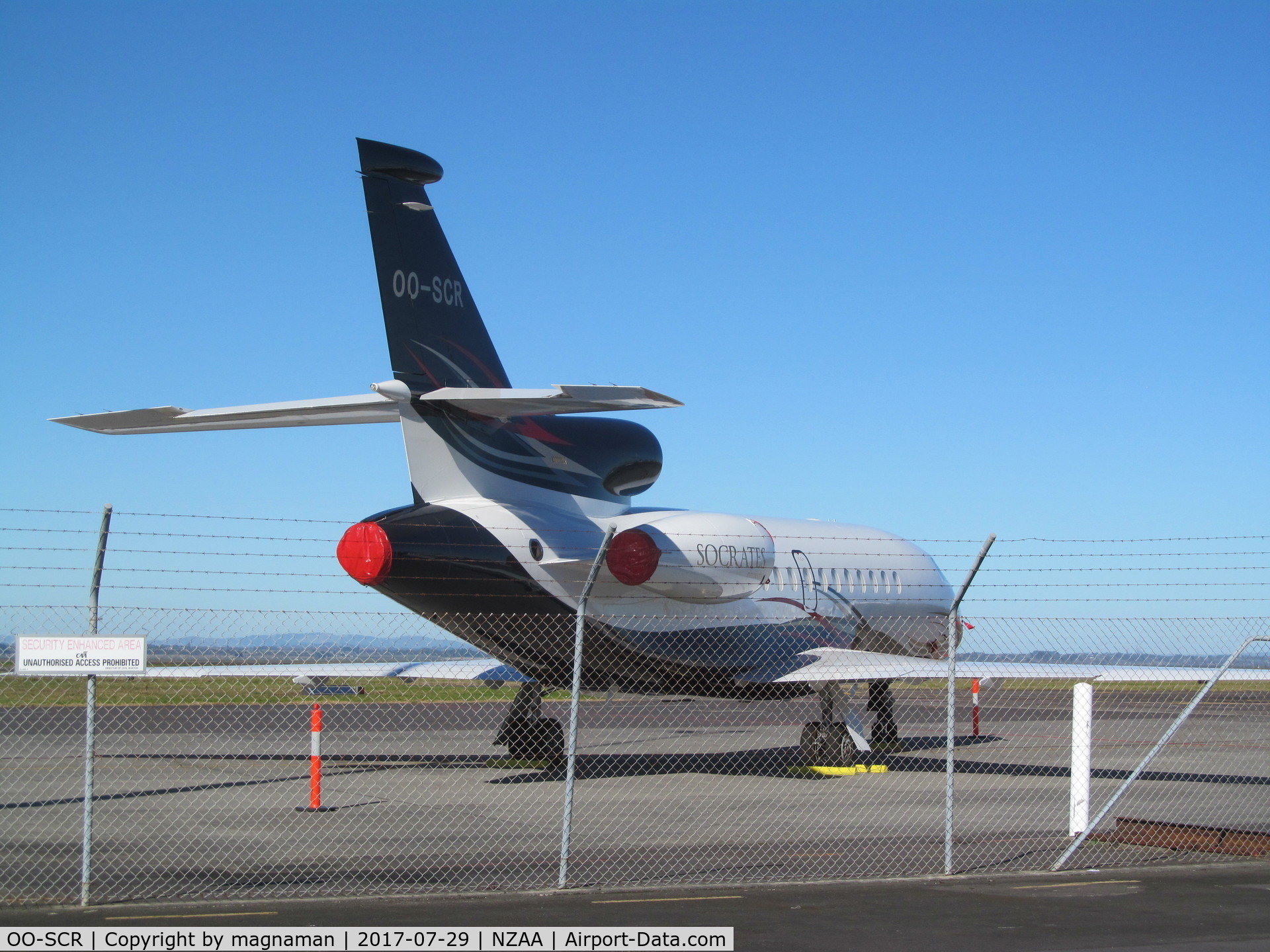 OO-SCR, 2004 Dassault Falcon 900EX C/N 130, bad angle parking