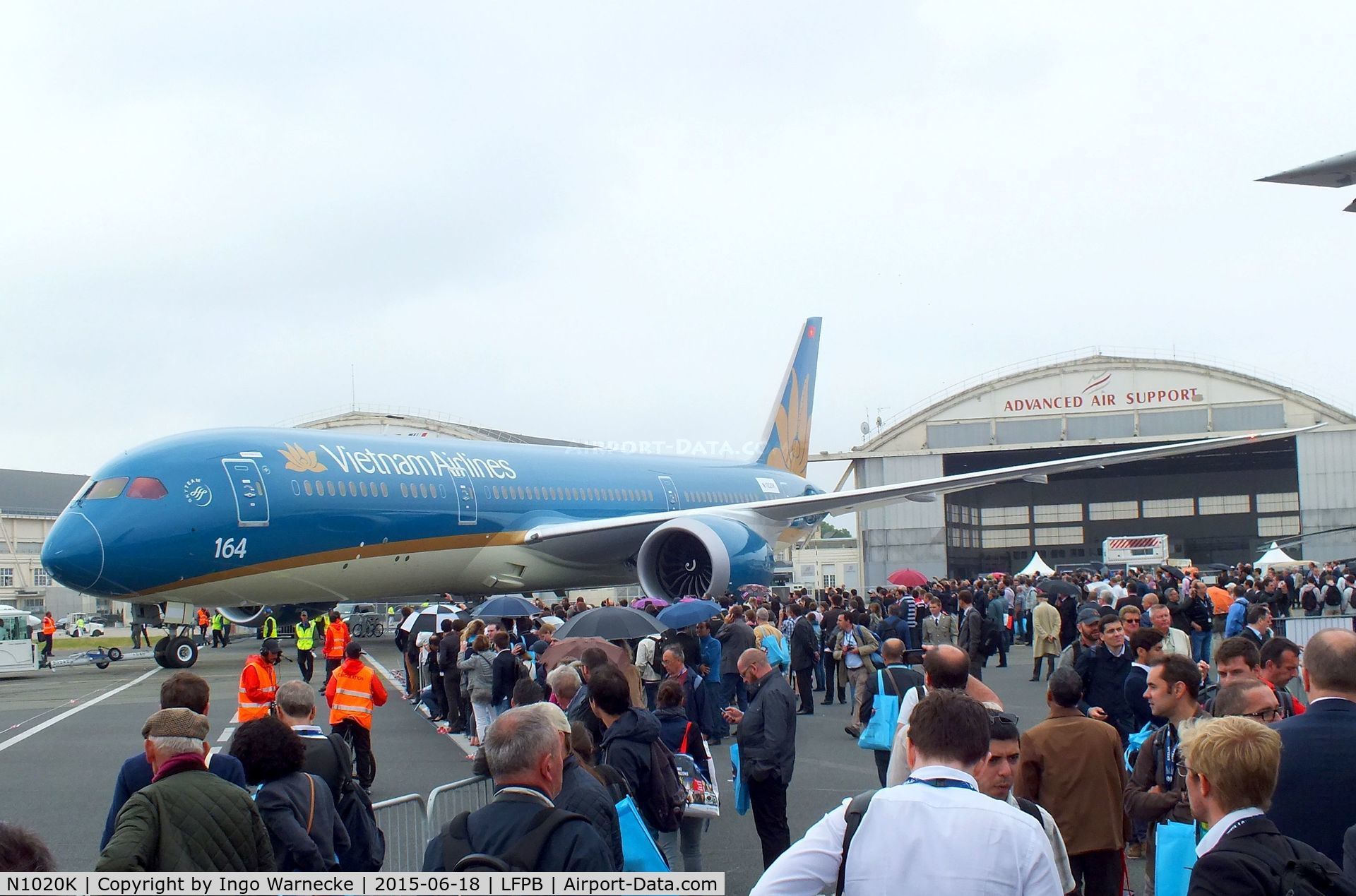 N1020K, 2015 Boeing 787-9 Dreamliner C/N 35151, Boeing 787-9 of Vietnam Airlines at the Aerosalon 2015, Paris