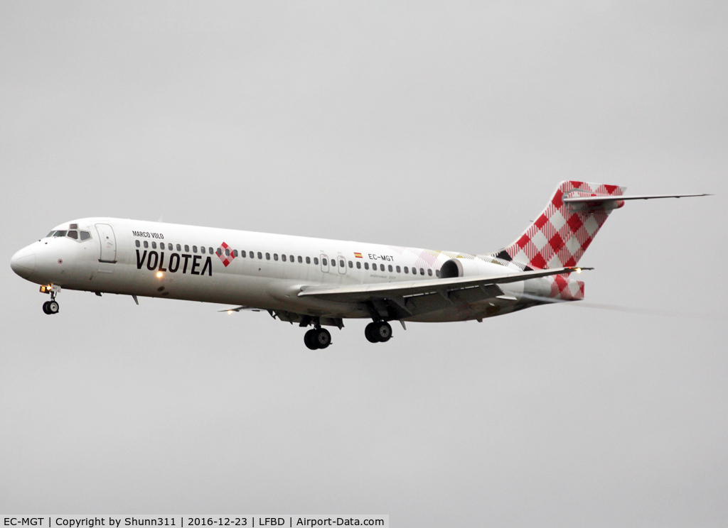 EC-MGT, 2001 Boeing 717-23S C/N 55066, Landing rwy 23