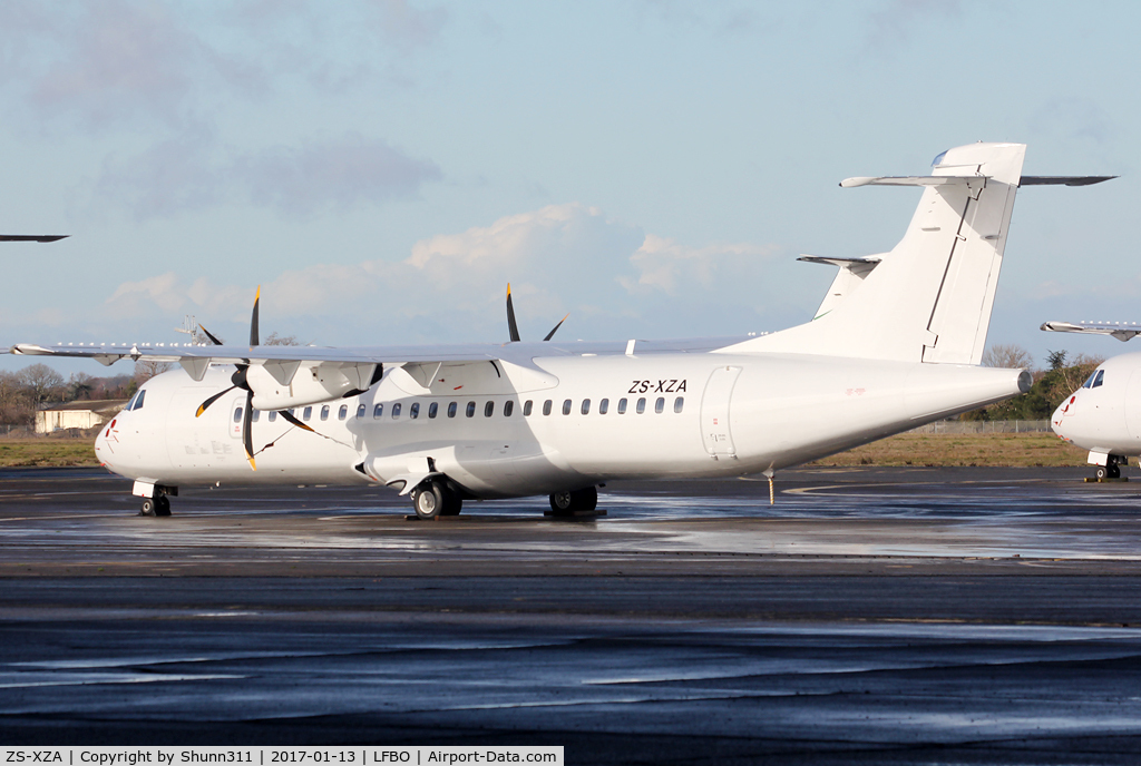 ZS-XZA, 2005 ATR 72-212A C/N 719, Parked in all white c/s without titles...