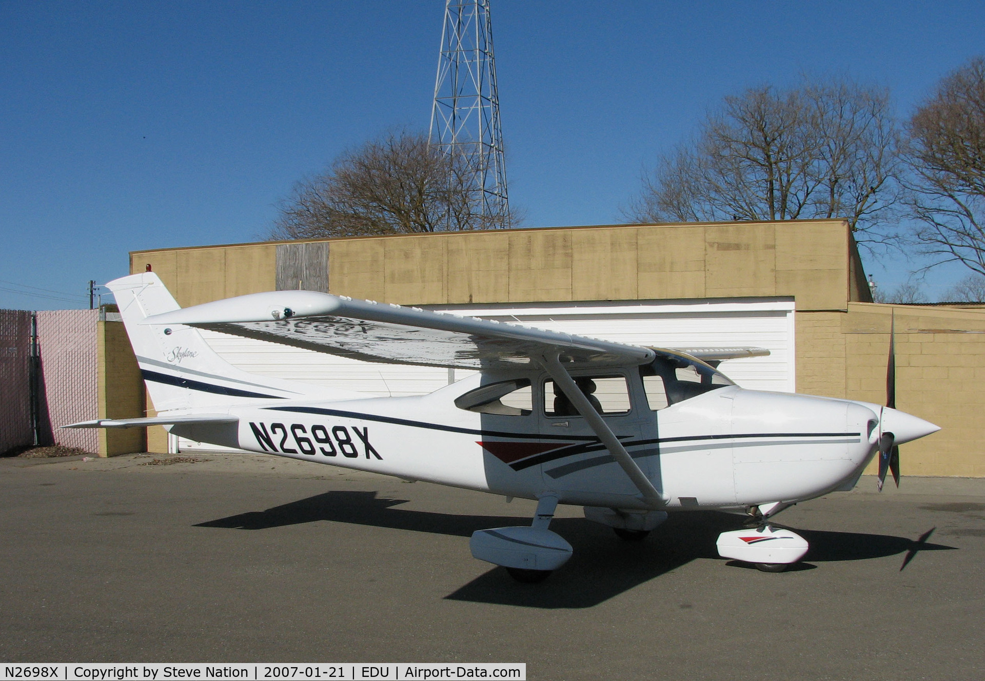 N2698X, 1998 Cessna 182S Skylane C/N 18280318, 1998 Cessna 182S Skylane @ University Airport, Davis, CA (now registered to private owner in Hondo, TX and current as of August 2017)
