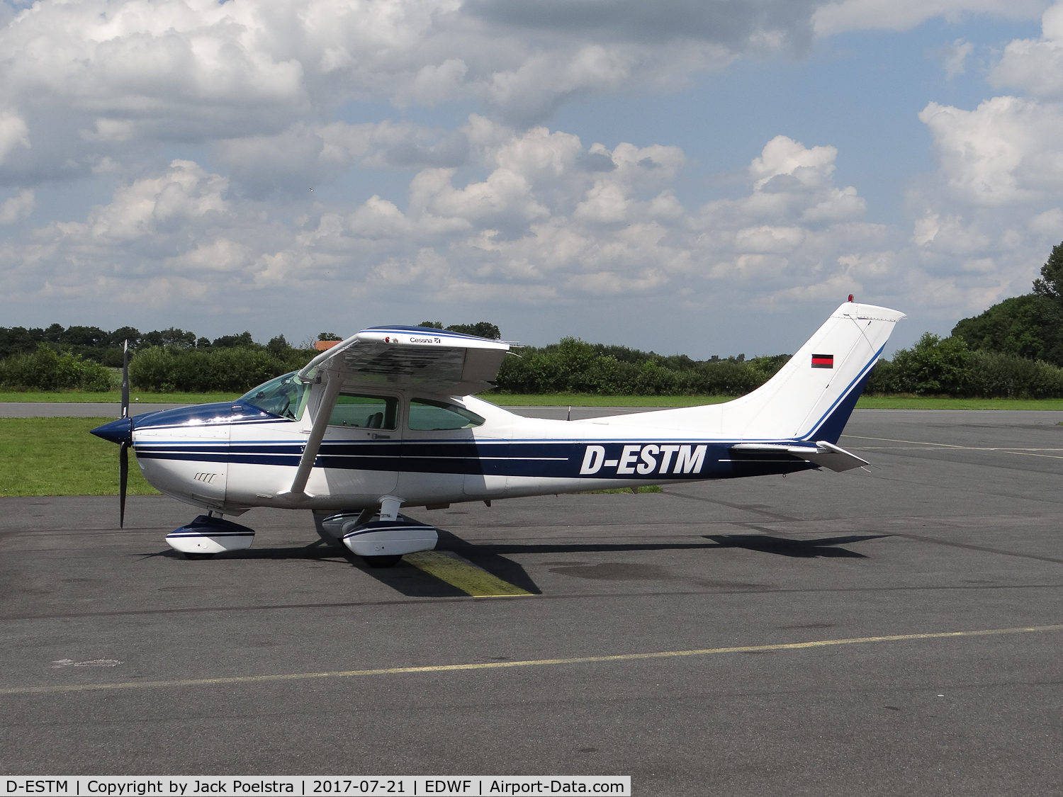 D-ESTM, Cessna 182R Skylane C/N 182-67785, D-ESTM at Leer
