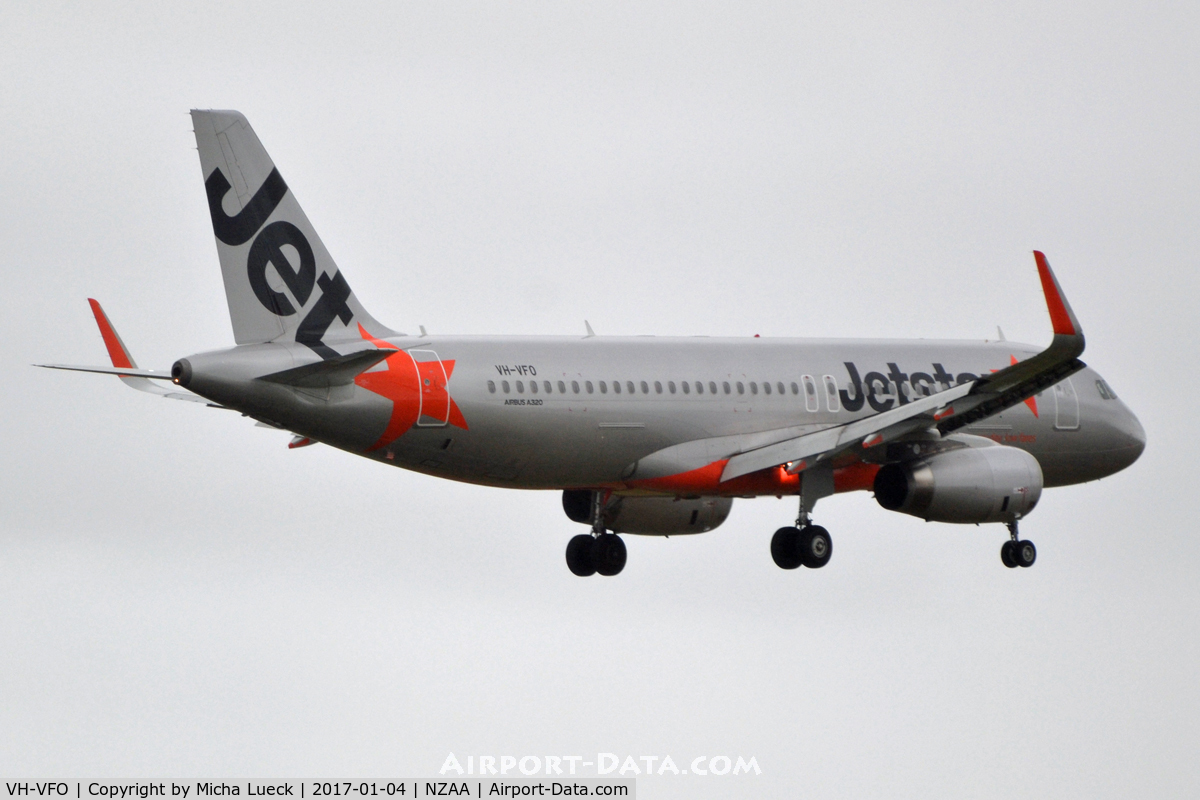 VH-VFO, 2013 Airbus A320-232 C/N 5631, At Auckland