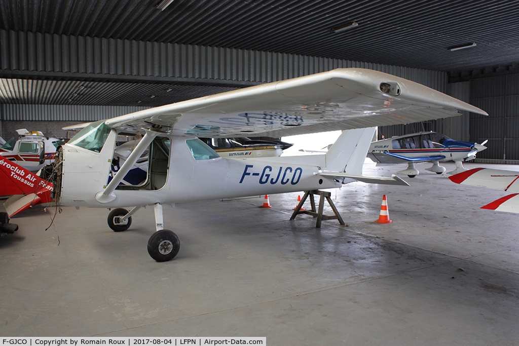F-GJCO, Reims F152 C/N 152-81503, Parked