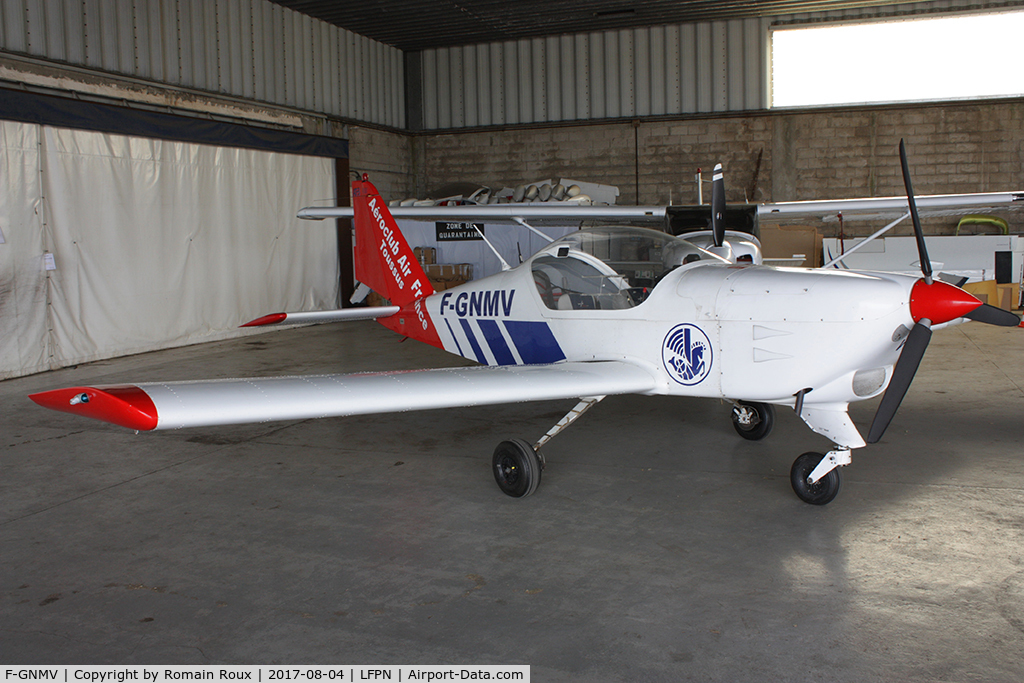 F-GNMV, 2008 Aero AT-3 R100 C/N AT3-032, Parked