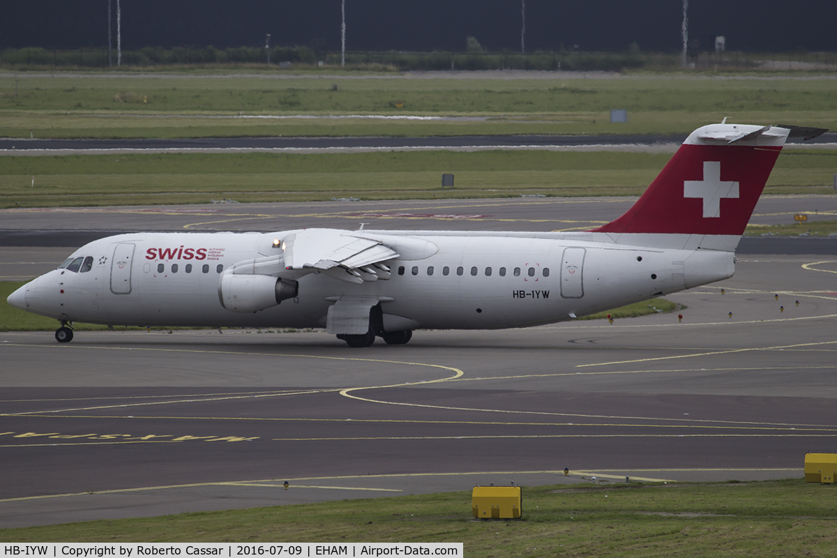 HB-IYW, 1999 British Aerospace Avro 146-RJ100 C/N E3359, Schiphol