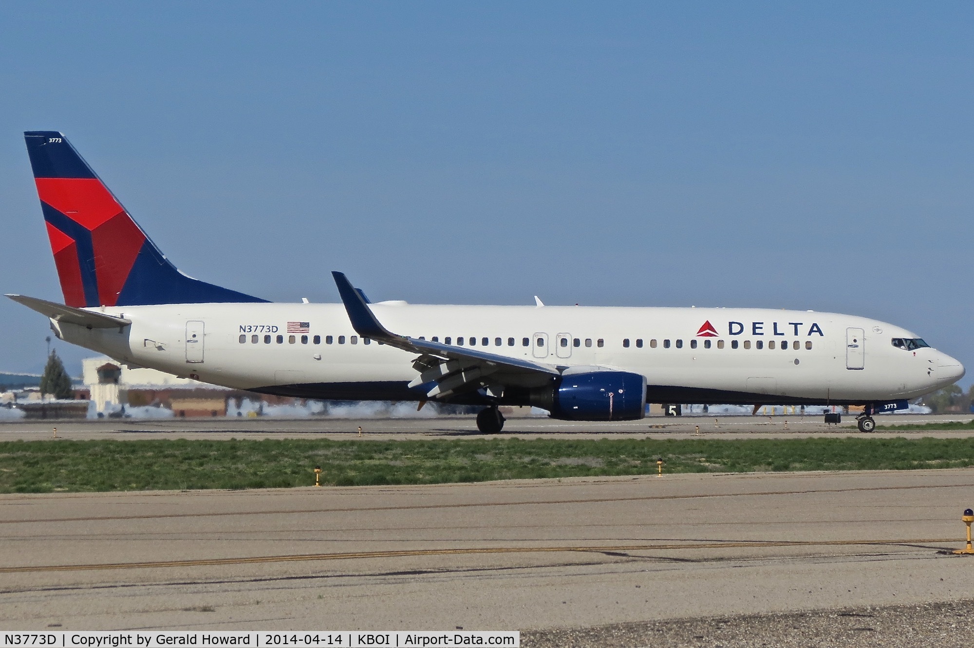 N3773D, 2010 Boeing 737-832 C/N 30825, Taxiing on Delta to the ramp.