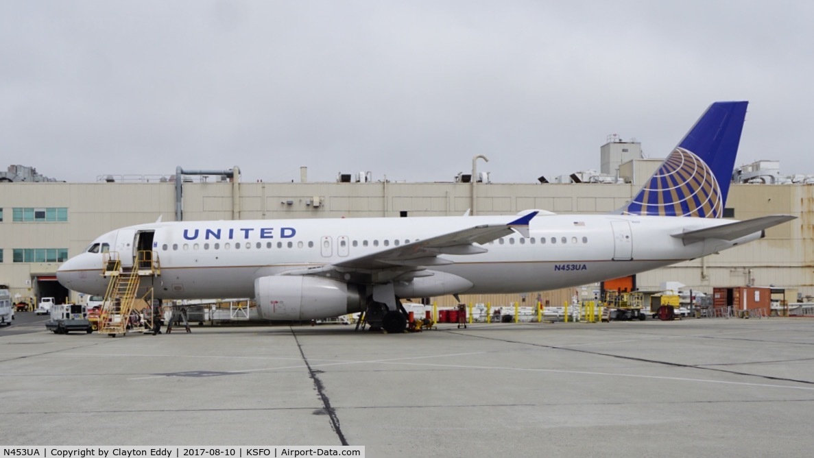 N453UA, 1999 Airbus A320-232 C/N 1001, Another fogging summer day at SFO. 2017.