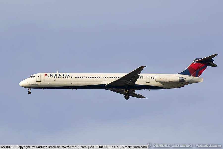 N946DL, 1989 McDonnell Douglas MD-88 C/N 49819, McDonnell Douglas MD-88 - Delta Air Lines  C/N 49819, N946DL