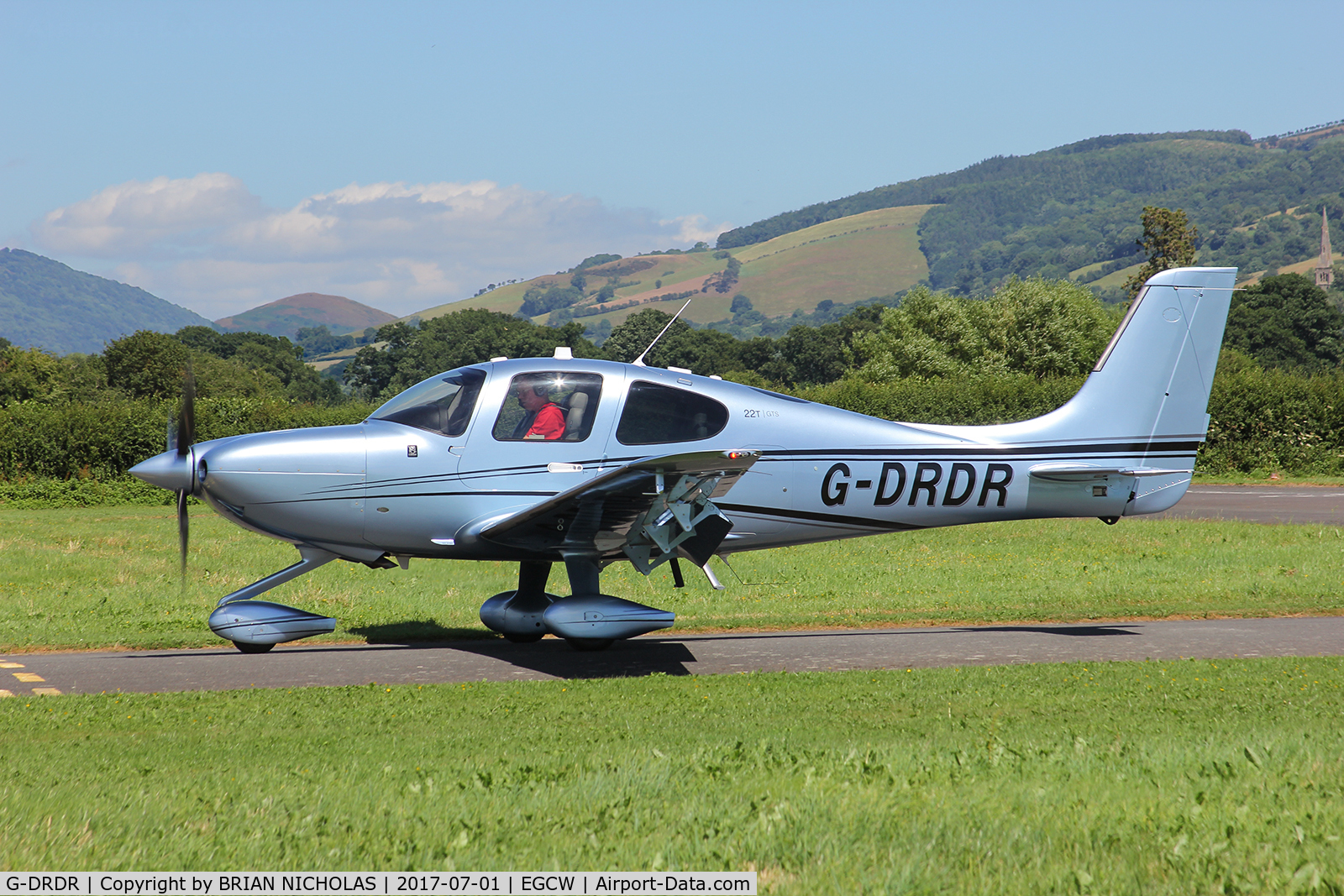 G-DRDR, 2016 Cirrus SR22T C/N 1386, Arriving at Welshpool
