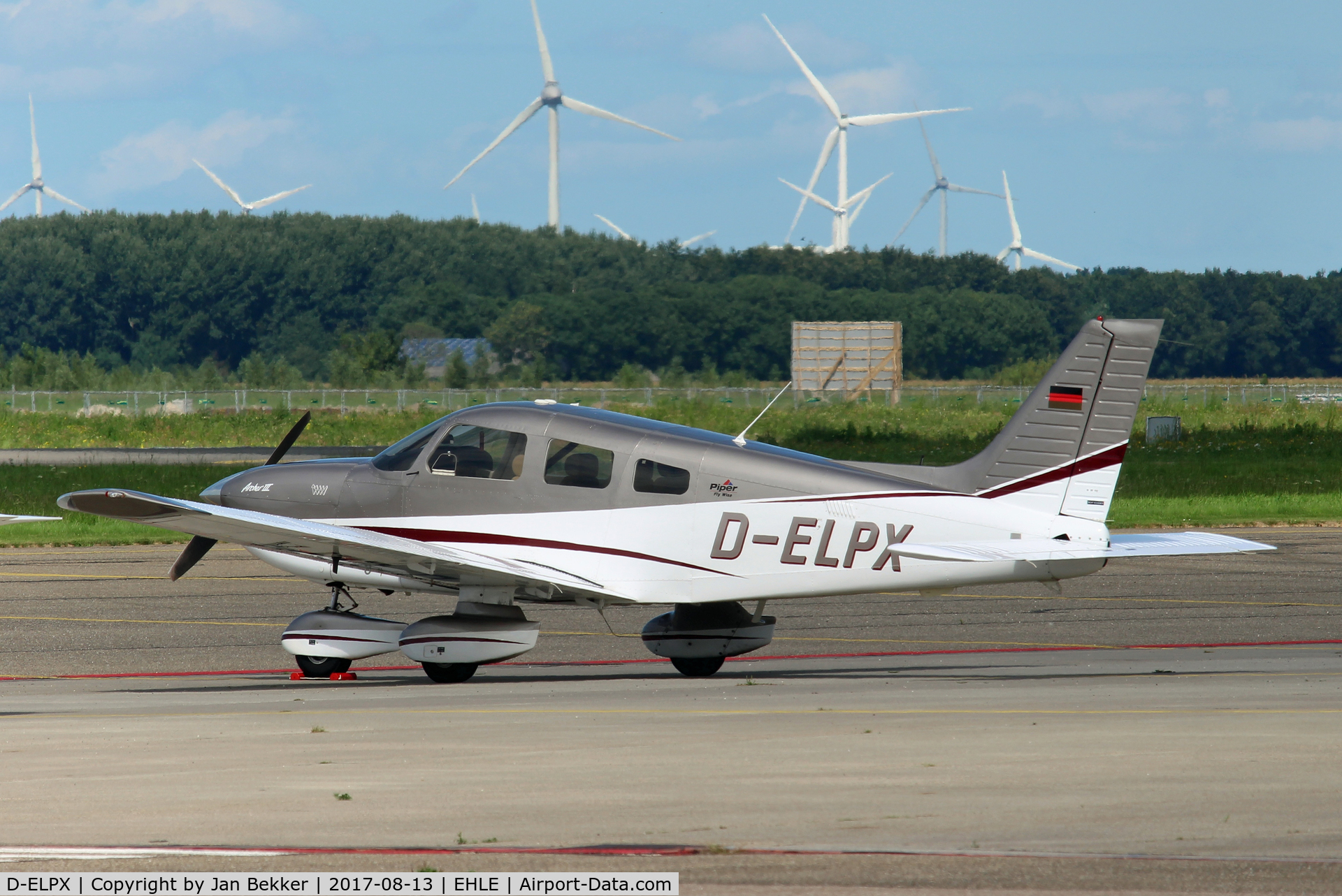 D-ELPX, 2009 Piper PA-28-181 Cherokee Archer III C/N 2843675, Lelystad Airport