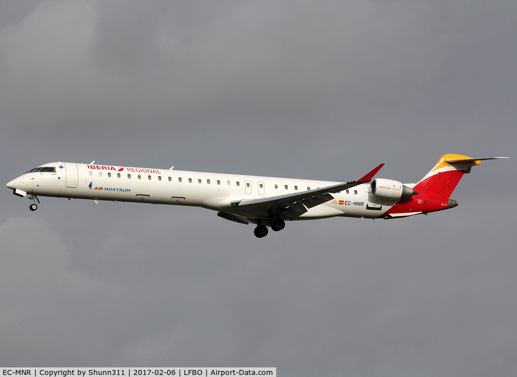 EC-MNR, 2016 Bombardier CRJ-1000 (CL-600-2E25) C/N 19052, Landing rwy 32L