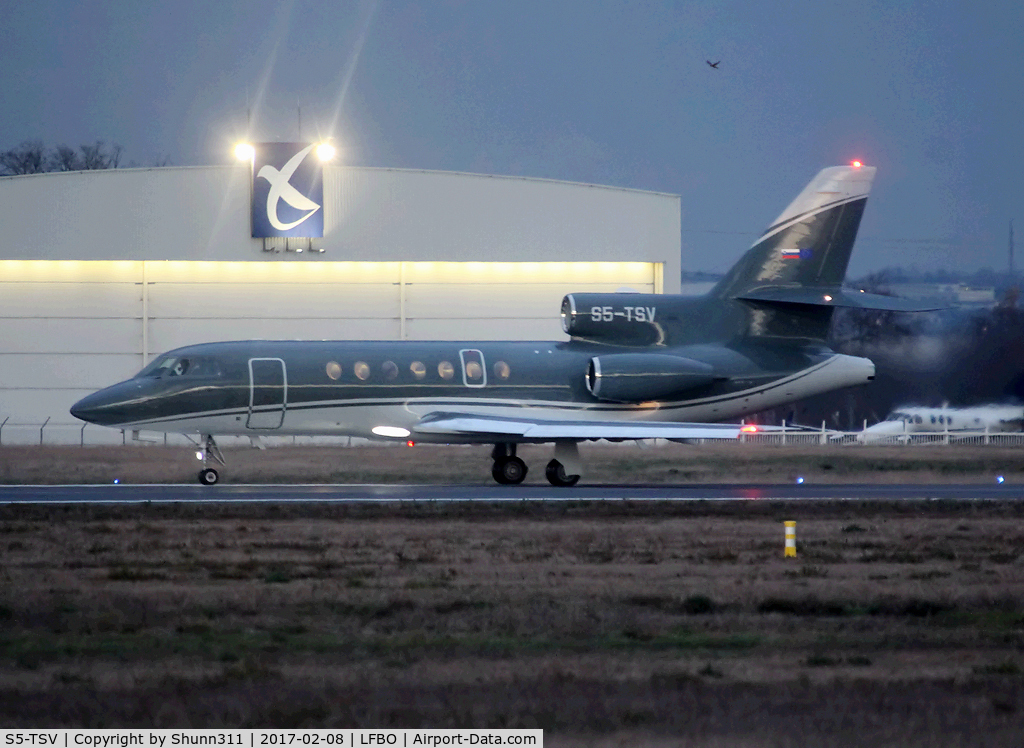 S5-TSV, 2001 Dassault Falcon 50EX C/N 315, Ready for take off from rwy 32L