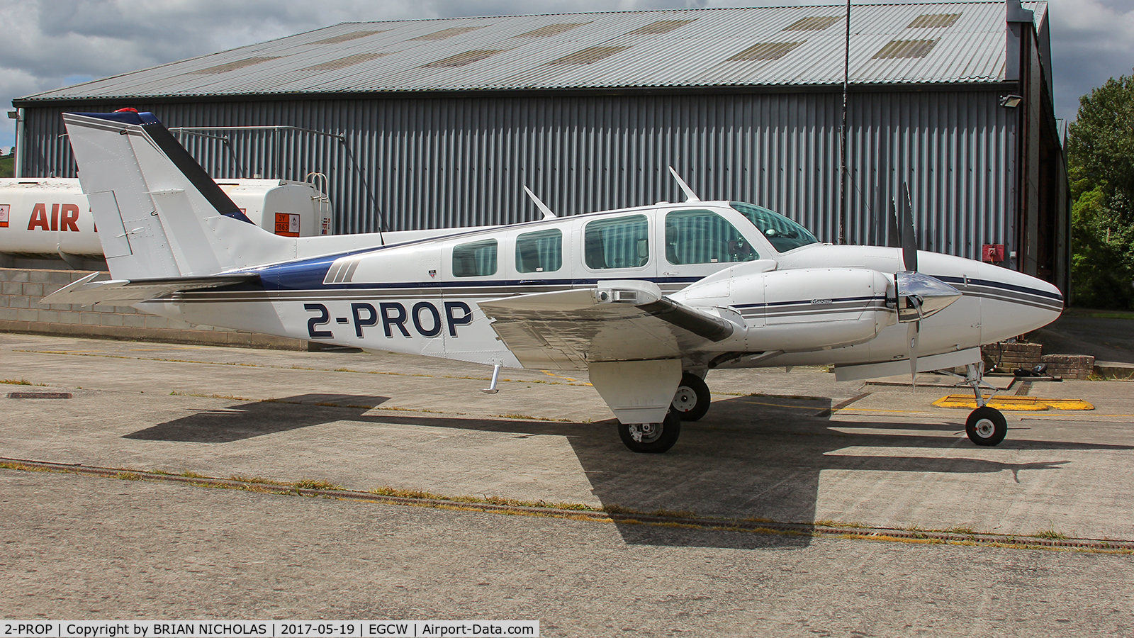 2-PROP, 1977 Beech 58 Baron C/N TH-893, Stop over for fuel.