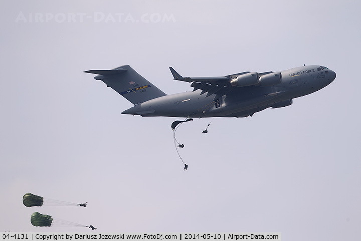 04-4131, 2004 Boeing C-17A Globemaster III C/N P-131, C-17A Globemaster 04-4131  dropping 20 parachuters