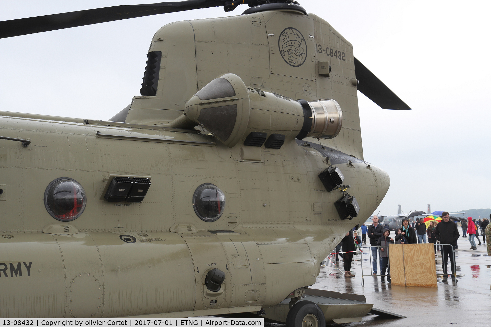 13-08432, Boeing CH-47F Chinook C/N M.8432, note the insigna on the tail