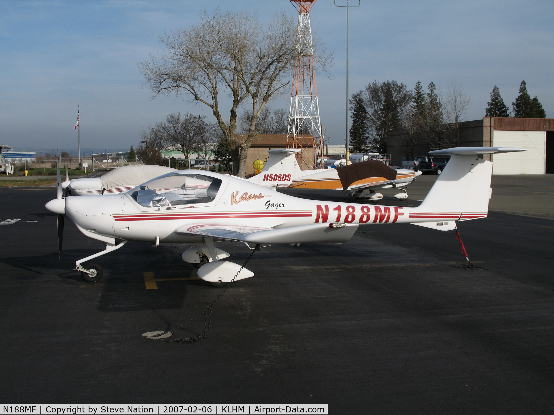 N188MF, 1995 Diamond DA-20A-1 Katana C/N 10088, Locally-based 1995 Diamond DA-20A-1 Katana @ Lincoln Regional Airport (Karl Harder Field), CA