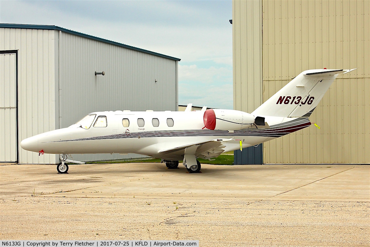 N613JG, 1999 Cessna 525 C/N 525-0342, At Fond du Lac County Airport