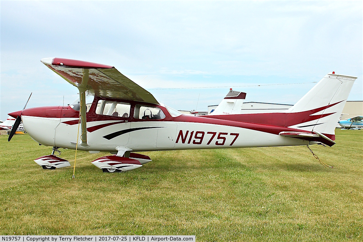 N19757, 1972 Cessna 172L C/N 17260726, At Fond du Lac County Airport