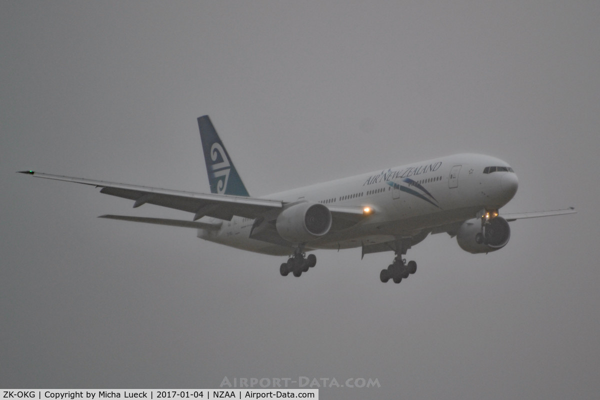 ZK-OKG, 2006 Boeing 777-219 C/N 29403, Pea soup in Auckland