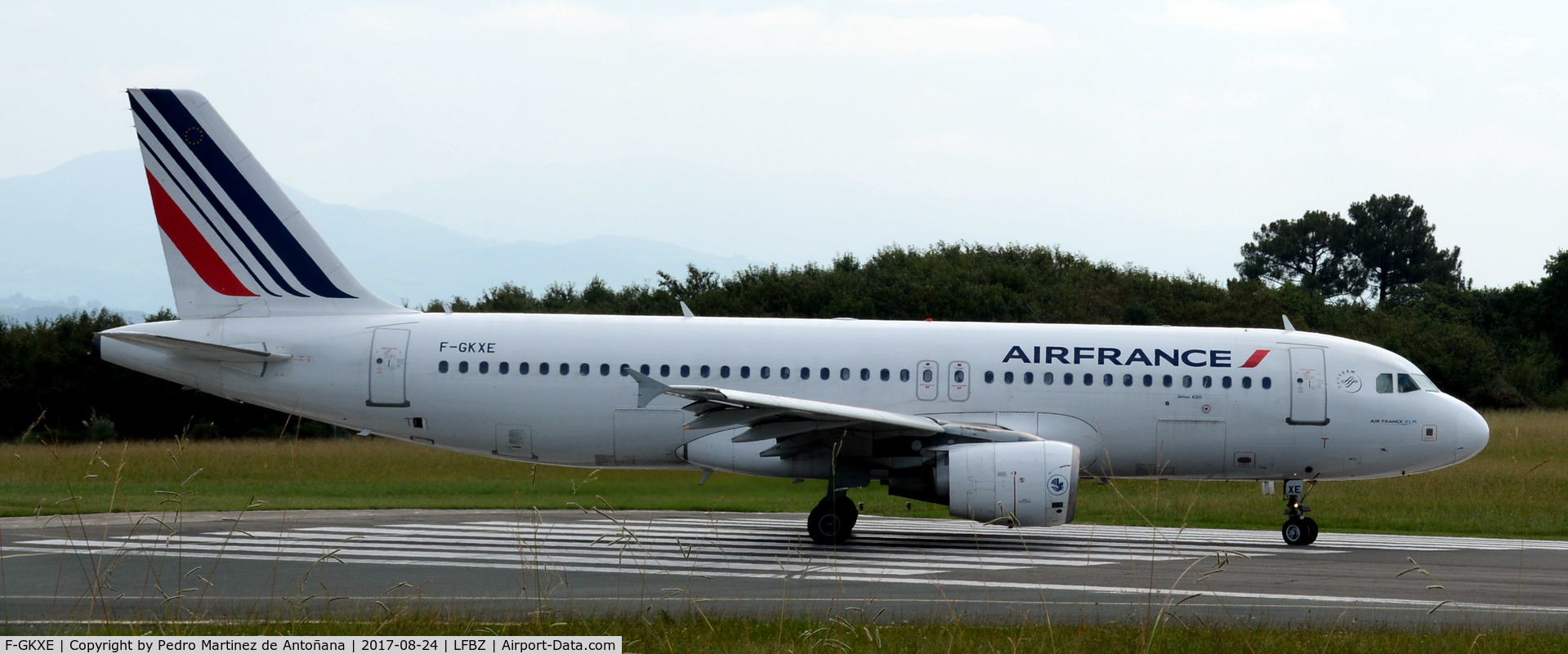F-GKXE, 2002 Airbus A320-214 C/N 1879, Aéroport  Biarritz-Anglet-Bayonne